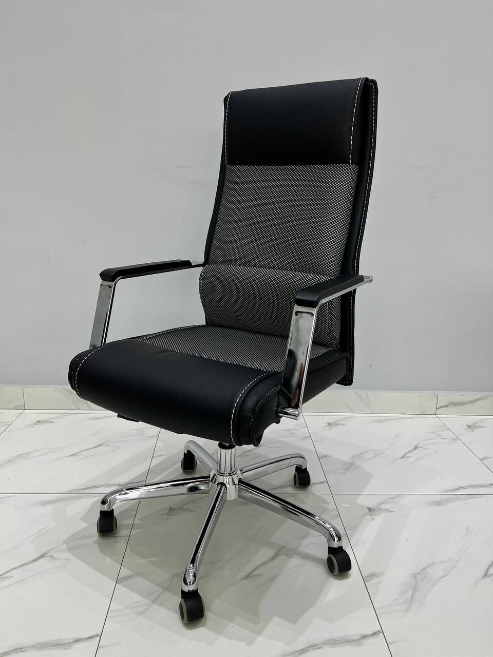 Офисное кресло для руководителя модель В88