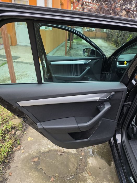 Vând Skoda Octavia III