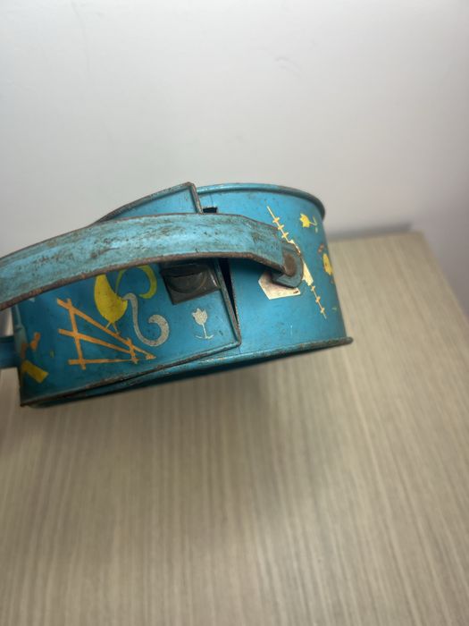 Cutie de prânz comunistă din metal – anul 1965