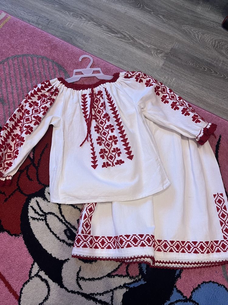 Costum traditional fetita 5-6 ani