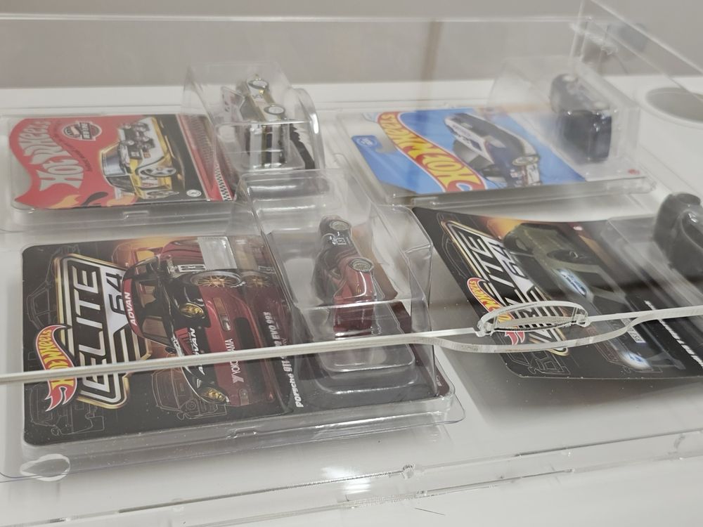 Витрина за колички в блистери Hot Wheels, Matchbox и др.