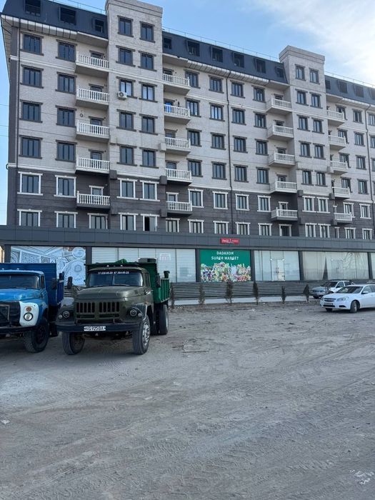 Raysentr bozori yonida 2 xonali kvartira 60²