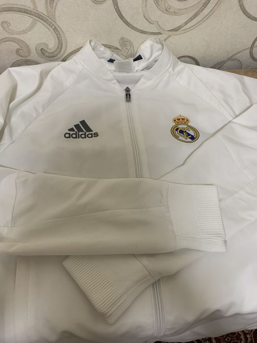 Продам мужскую ветровку Real Madrid Оригинал!