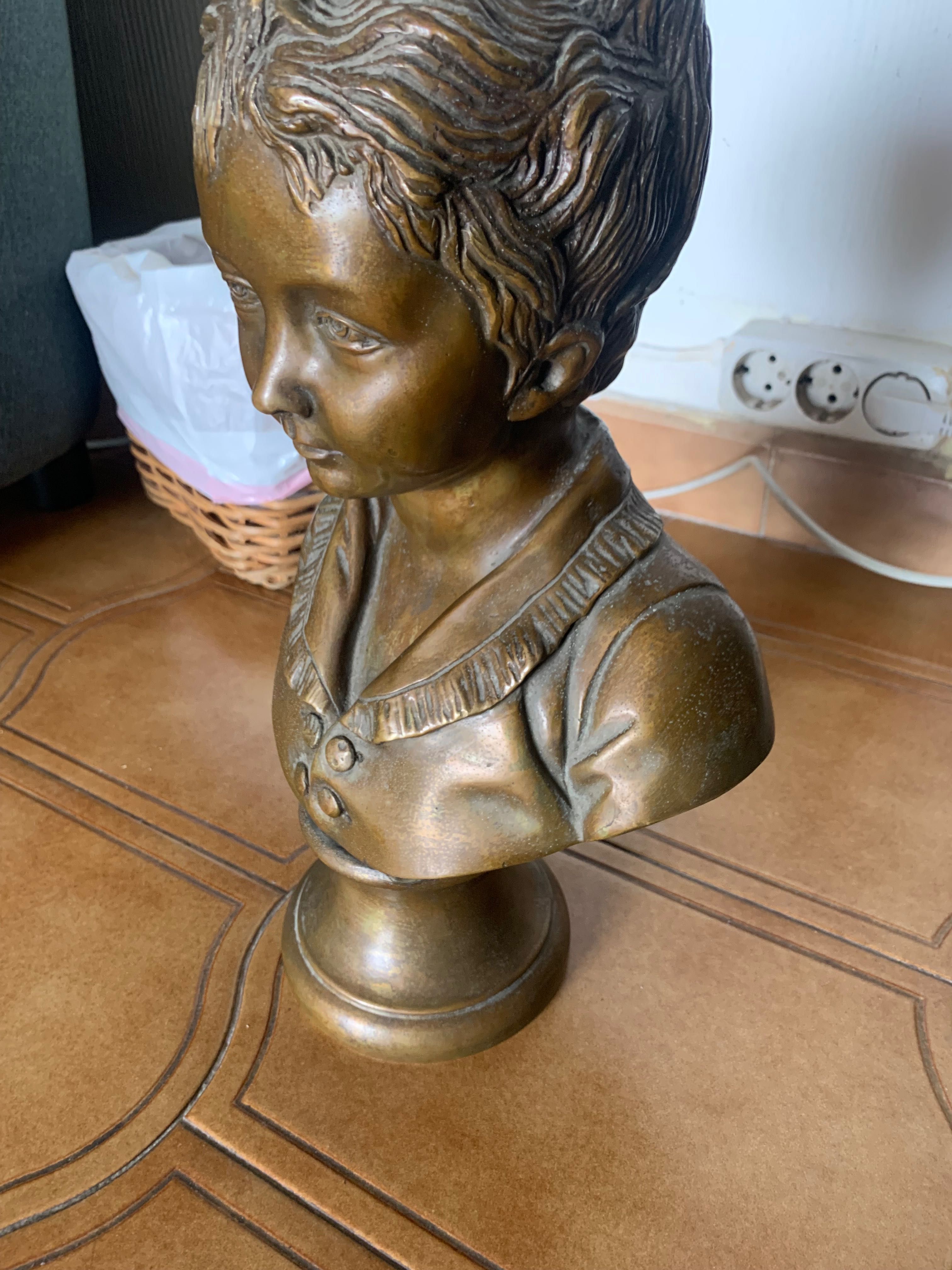 statuie bust de bronz