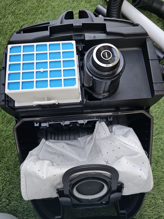 Aspirator cu sac Bosch BGLS4HYG2, 700 W, Alb