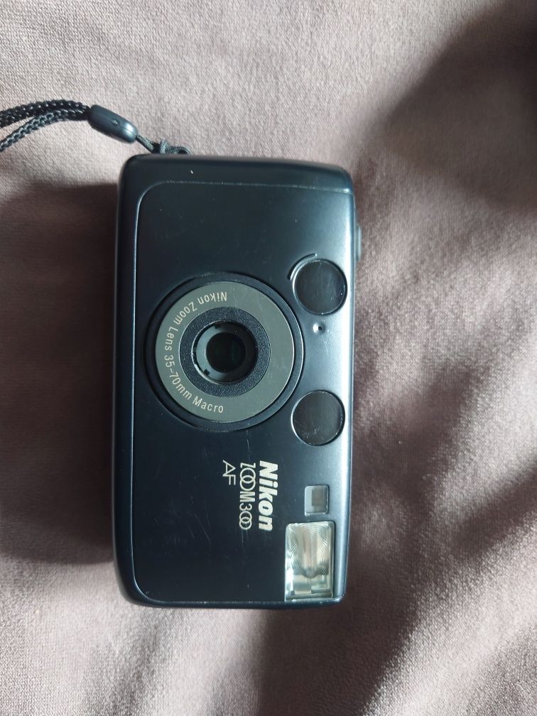 Compact Nikon Zoom 300 AF