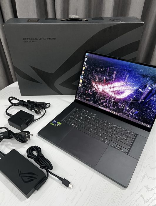ASUS ROG Zephyrus G16 (GU605MI) RTX 4070, Intel U7 155H, 1TB, 32GB