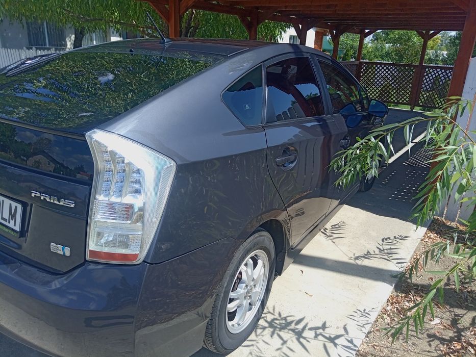 Vând Toyota prius 3 hibrid