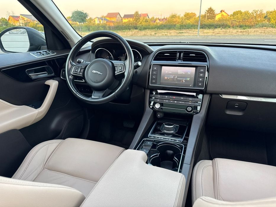 Jaguar F-Pace 20d AWD plafon panoramic Prestige