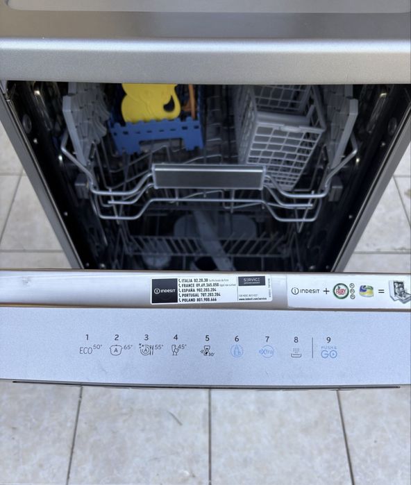 Masina de spalat vase INDESIT