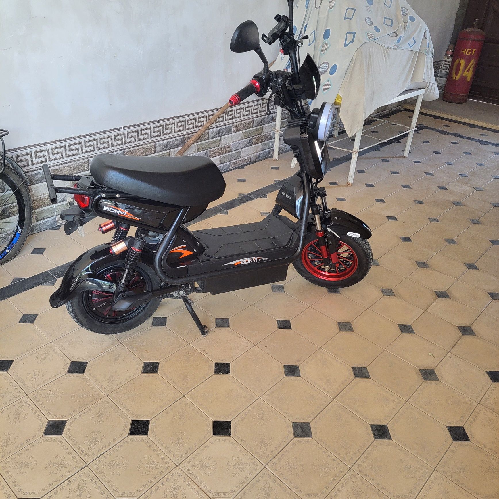 Sukuter bovi 2024
