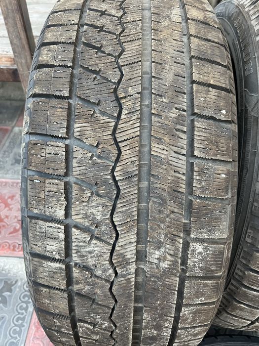 Продам зиминие шины липучки 235/45Р18