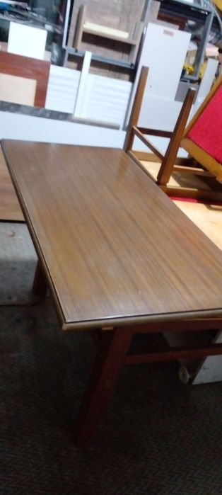 Продаются стол обеденный, 6 стульев, журнальный стол