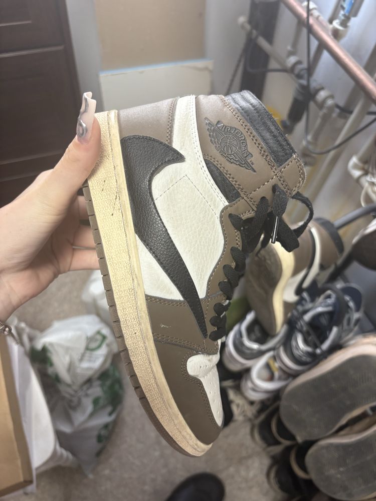 adidasi travis scott nike