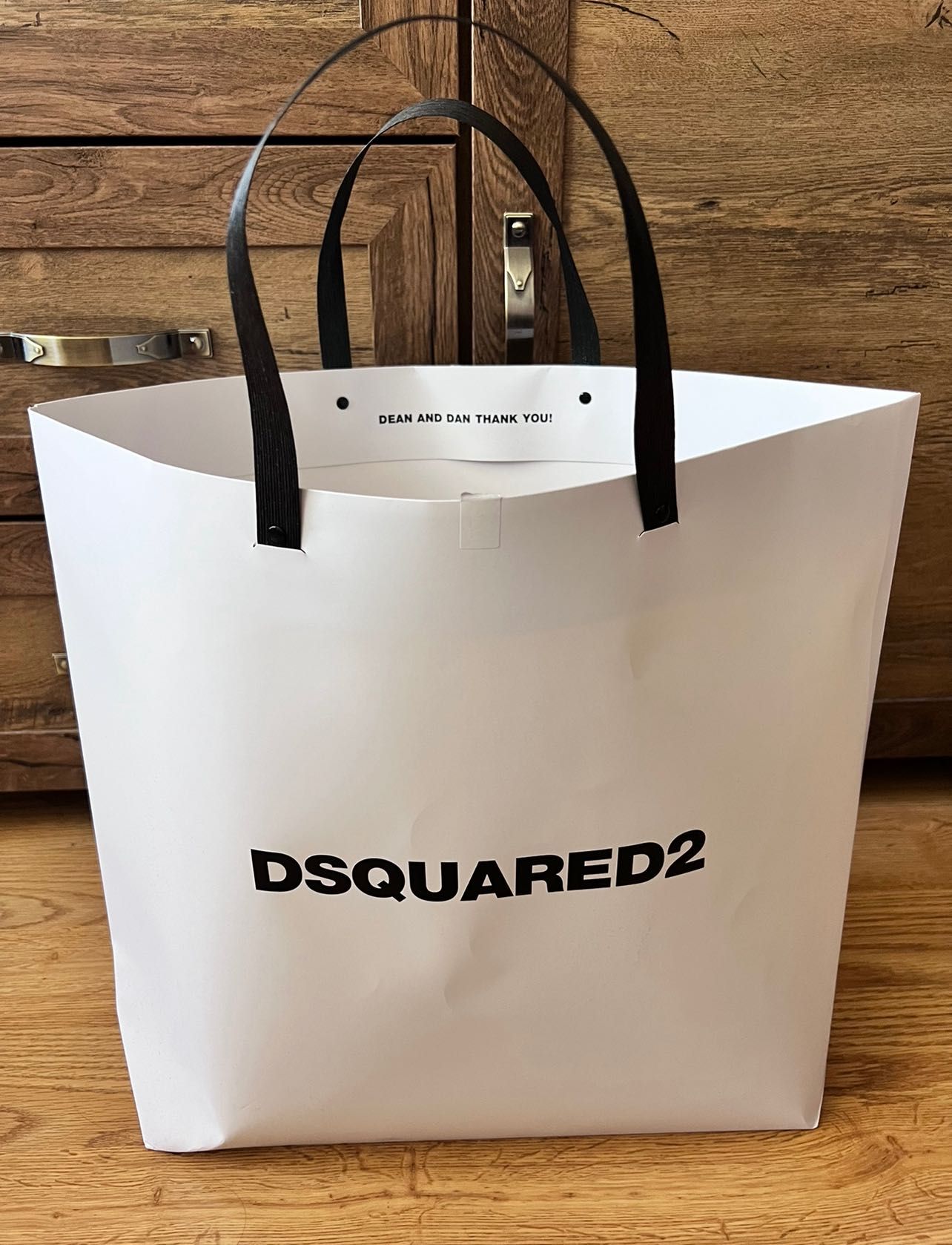 ОРИГИНАЛЕН DSQUARED2 суитчър / Чисто нов