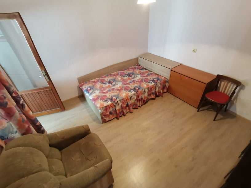 Дава се под наем Тристаен апартамент в Бургас, Възраждане - 70 кв.м за 153 € - Снимка #2