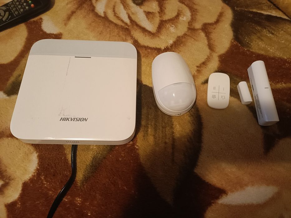 Pachet sistem de alarma HIKVISION AX PRO