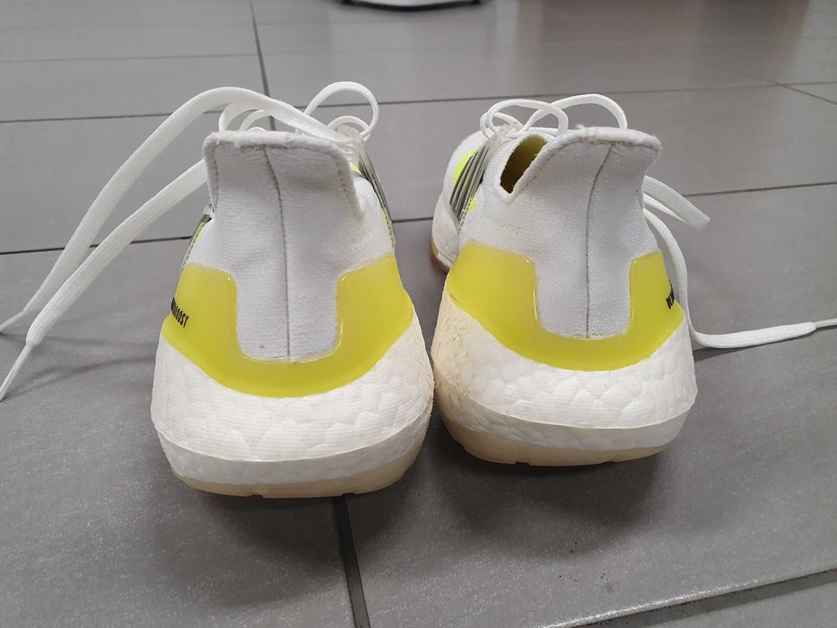 Vand adidas  ultra boost  marime 41   1/2 in stare excepțional