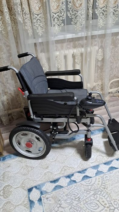 Инвалидная электроколяска с джойстиком