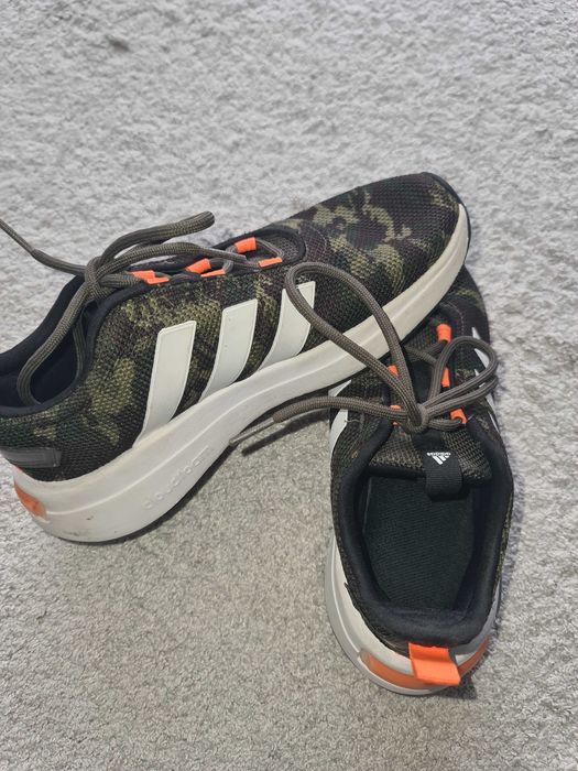 Маратонки адидас ,лятен модел - 35 номер