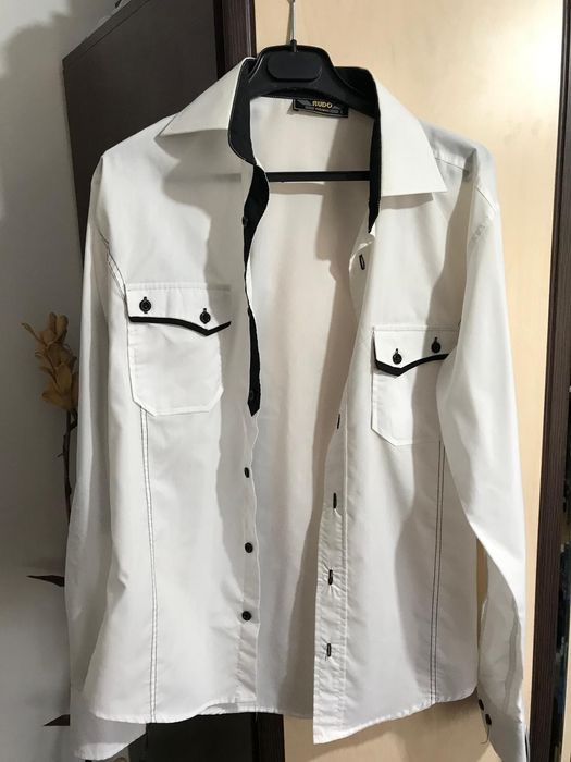 Vand camasa alba, 30 lei