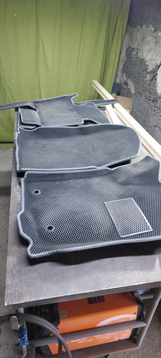 Продам ева коврики на Toyota Rav4 xa40.