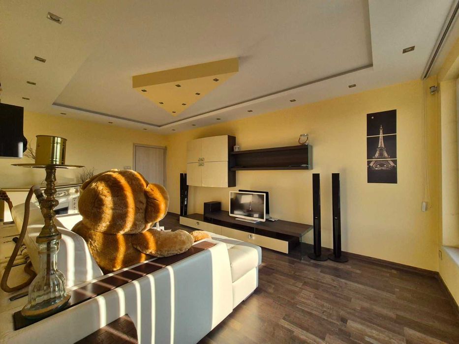 Продава се Тристаен апартамент в Русе, Център - 90 кв.м за 2212 €/кв.м - Снимка #1