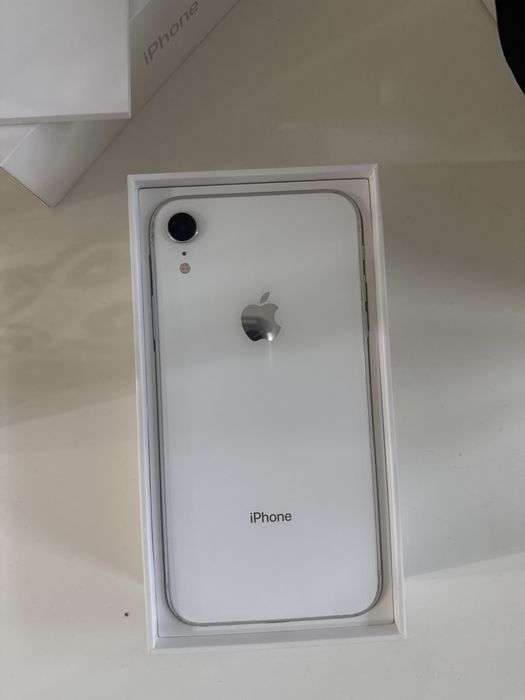 Продам Айфон Xr в хорошом состоянии