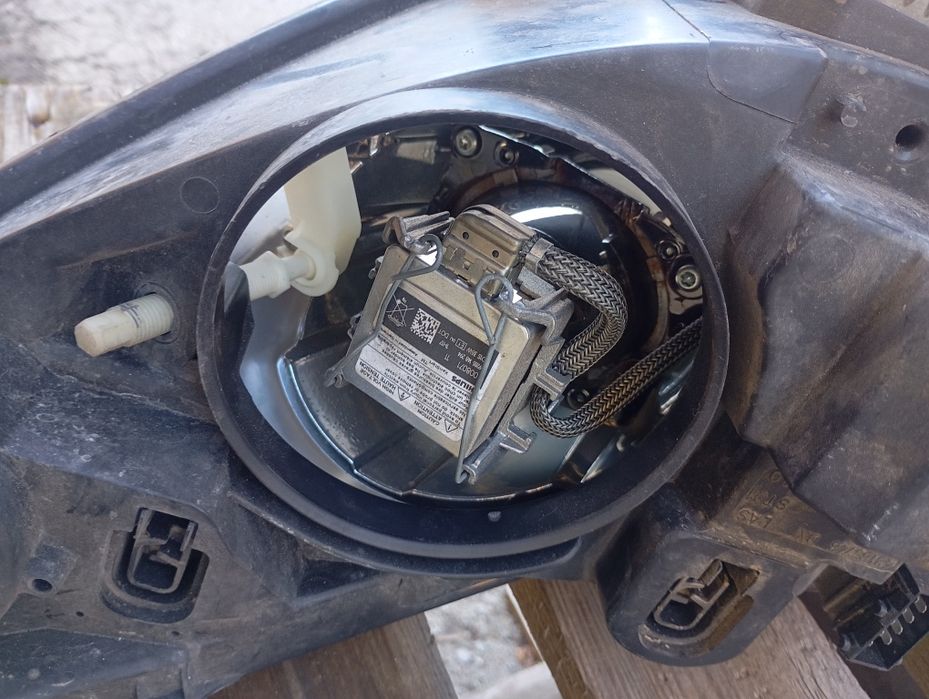 Десен фар ксенон Пежо 307