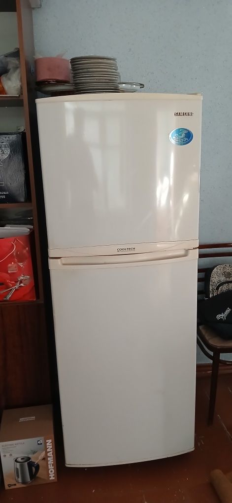 Холодильник Samsung