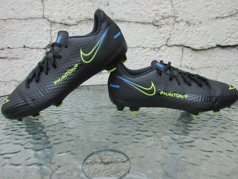 Футболните обувки Nike Phantom