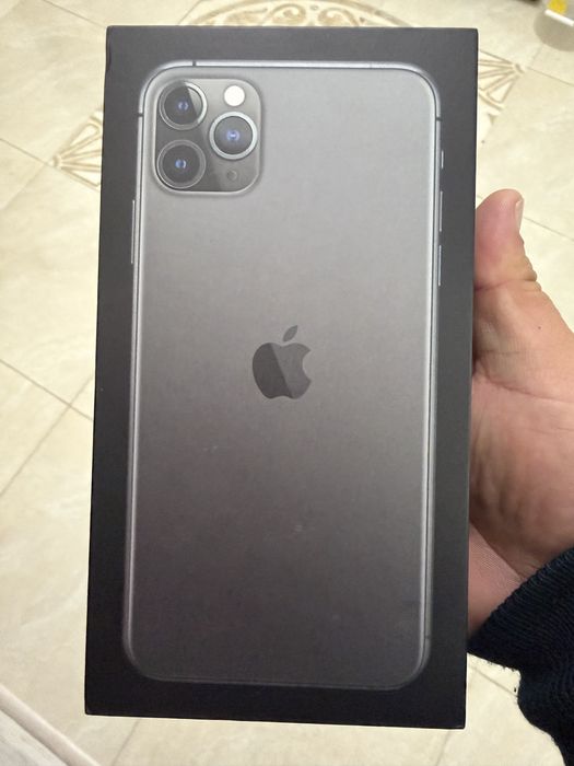 Продеться айфон 11 про мах 512 гб. В идеальном состояний,