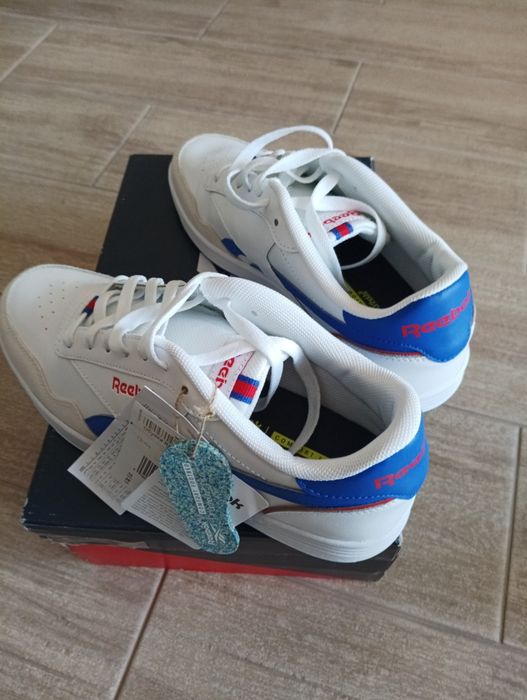 Продавам нови маратонки, Reebok.