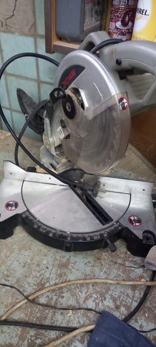 Продам торцовочную пилу CROWN