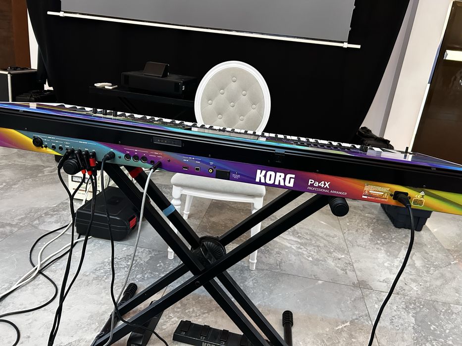 Vând Korg Pa4X 76 clape