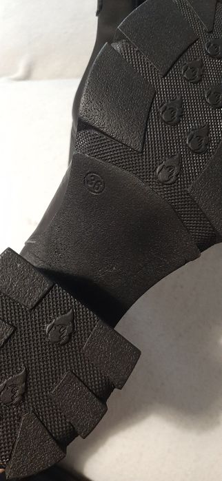 Ghete noi ,marimea 36