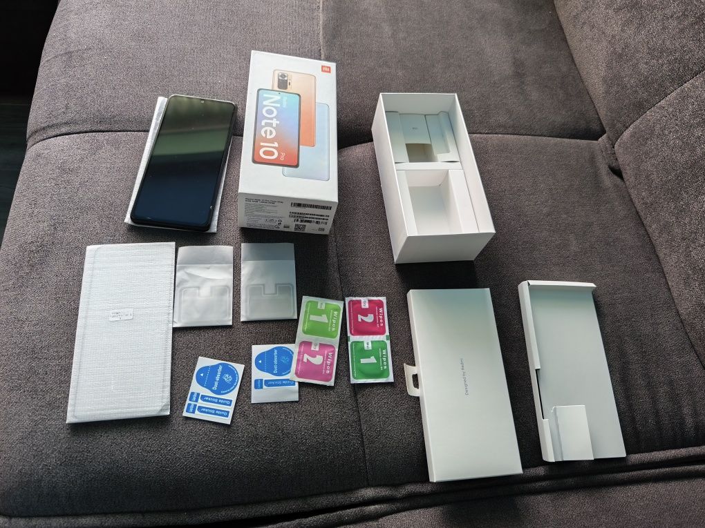 Продавам Xiaomi Redmi Note 10 Pro