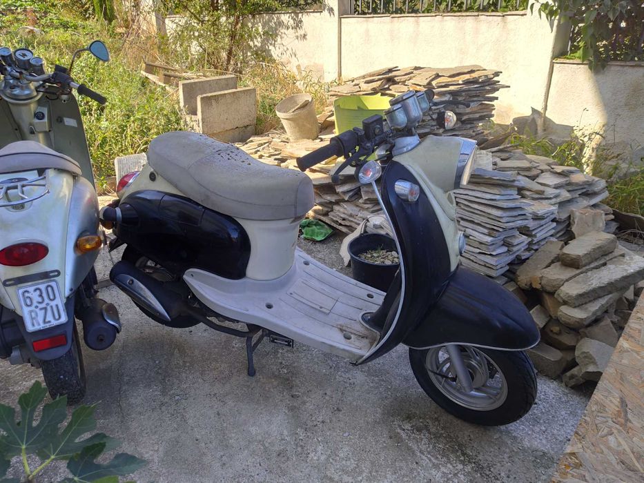 Скутер за части, почти не е каран, дефектира след дълъг престой.