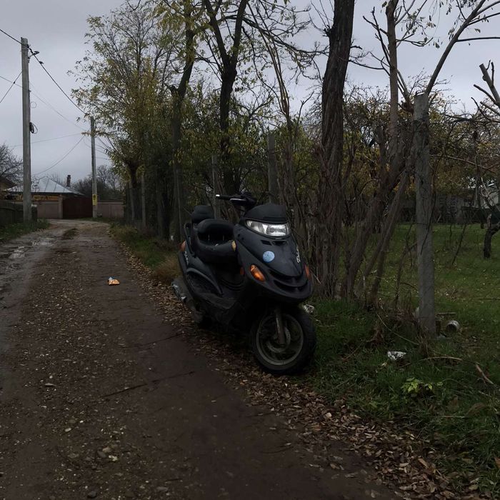 Vând Scuter  KYMICO