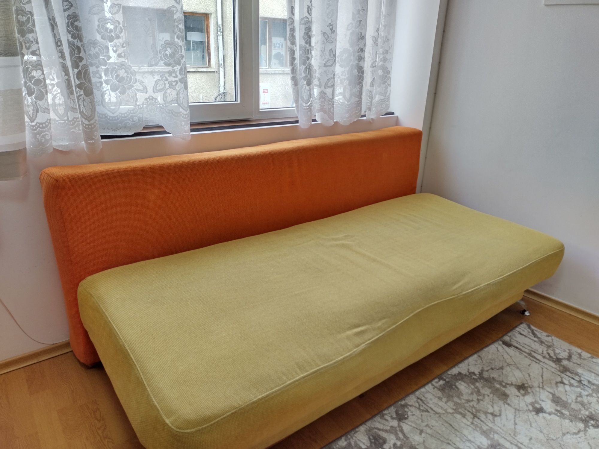 Разтегателен диван с или без възглавници