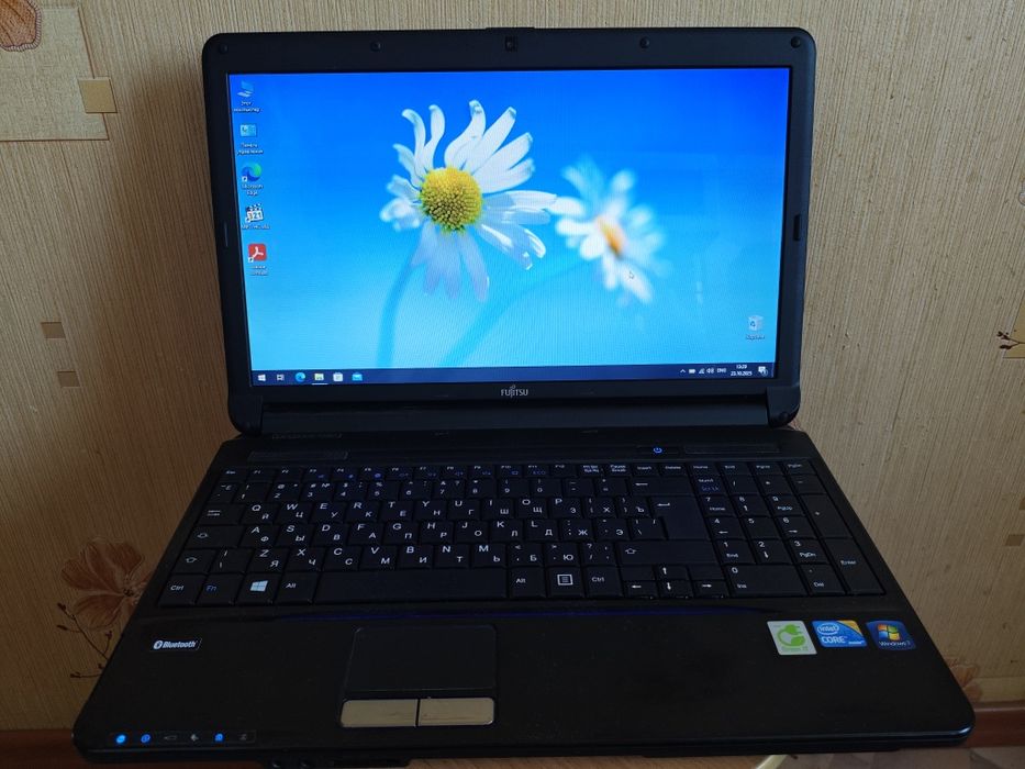 Ноутбук Core i3/8GB/SSD128/HDD500