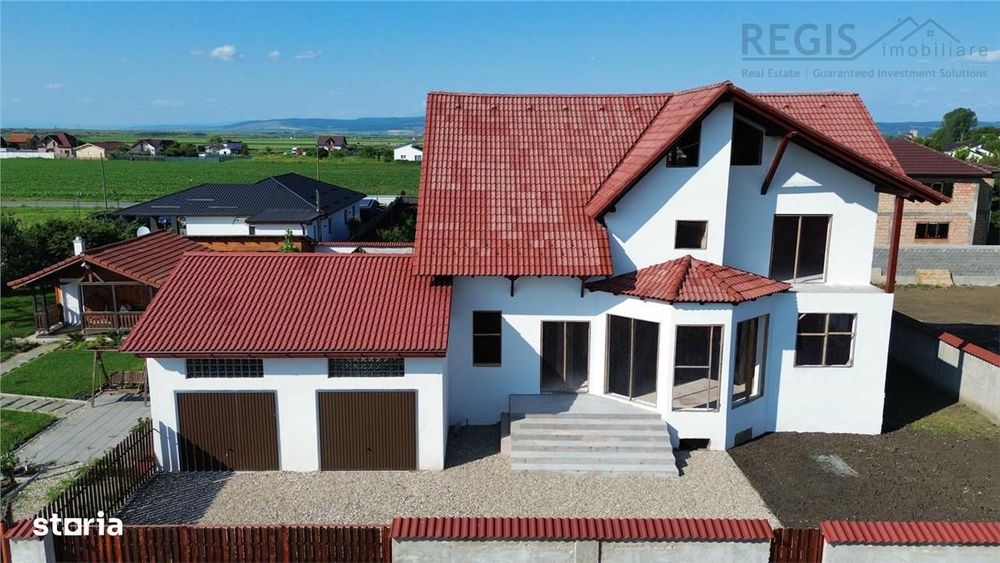 Vila la rosu intr o zona rezidentiala exclusivista Halchiu