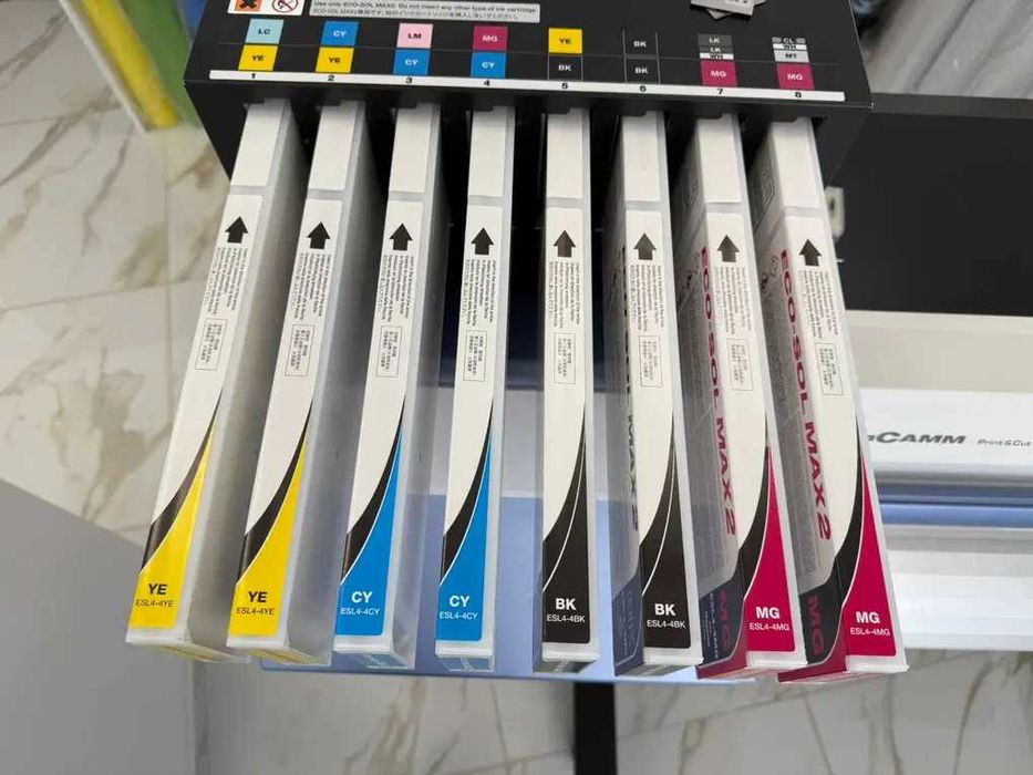 Широкоформатен Принтер Плотер Roland VS-300 режещопечатащ за стикери