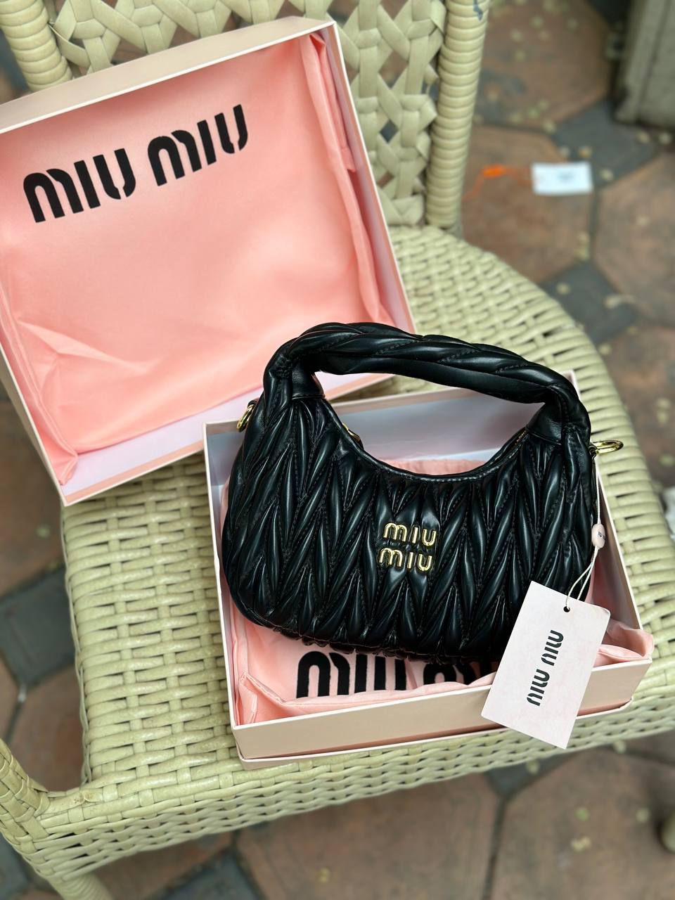 Ayollar sumkasi miu miu