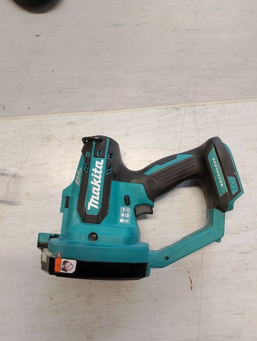 Професионална машина за рязане на шпилки Makita dsc 102