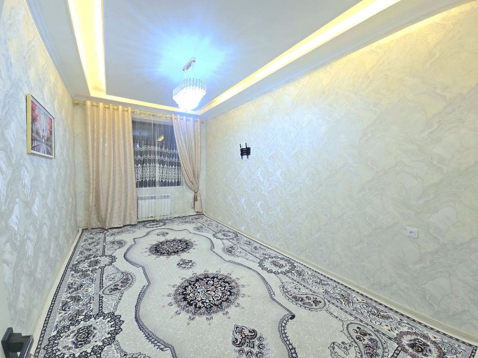 Продается 2 ком. Квартира на 3 этаже площадью 72 кв.м. По ул. Рудаки