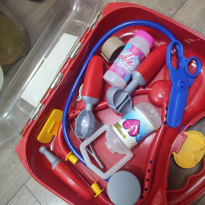 Набор игрушек Медицинский чемоданчик. б/у