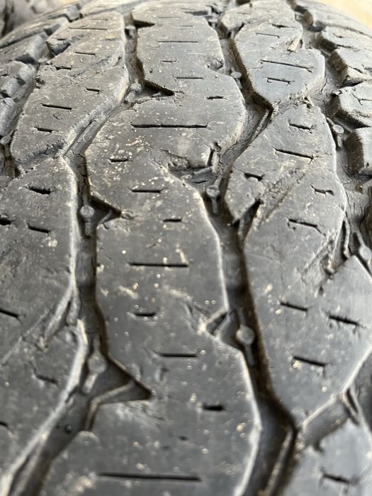 Продам шины б/у Уаз-Соболь