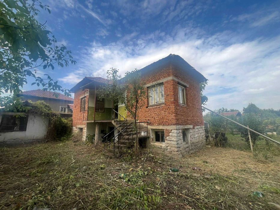 Продавам къща в село Долно Белотинци