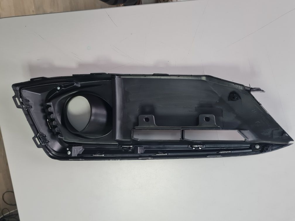 Решетка за халоген на Honda Civic 2019/2020 Дясна